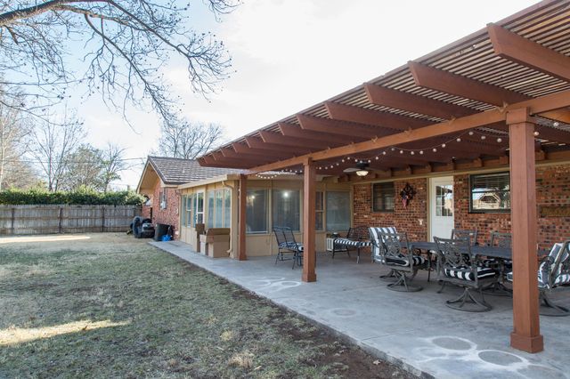 1406 Amarillo Street, Plainview, TX 79072