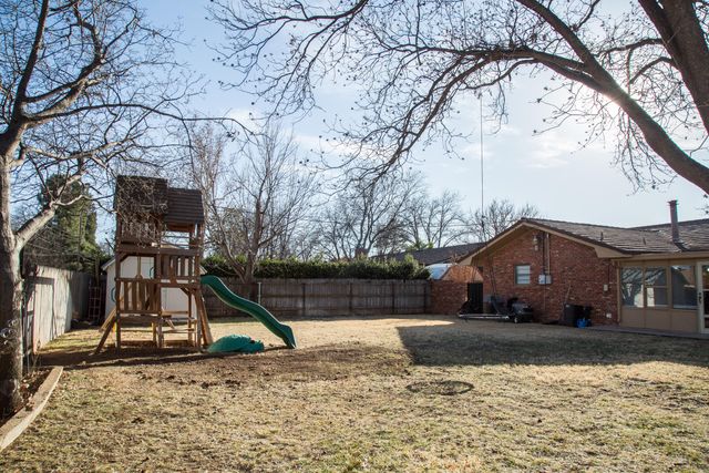 1406 Amarillo Street, Plainview, TX 79072