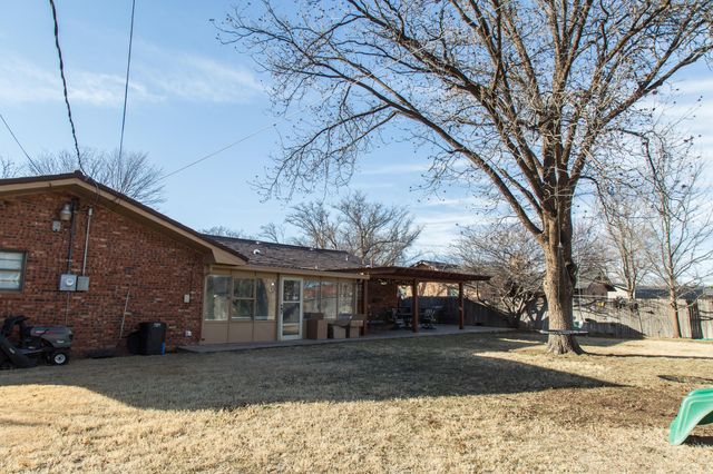 1406 Amarillo Street, Plainview, TX 79072