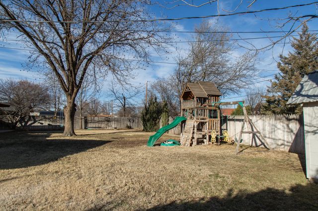 1406 Amarillo Street, Plainview, TX 79072