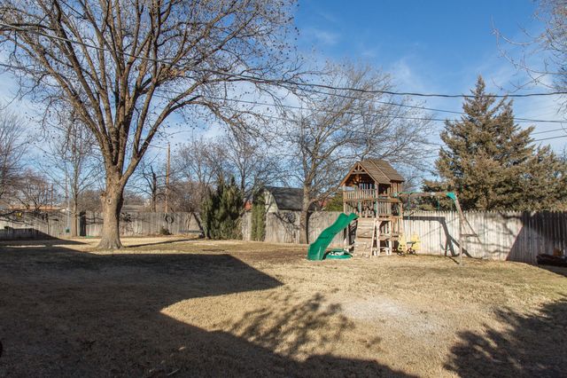 1406 Amarillo Street, Plainview, TX 79072