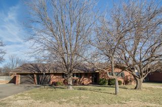 1406 Amarillo Street, Plainview, TX 79072