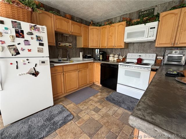 6327 N Jack Morgan Road, Austin, IN 47102