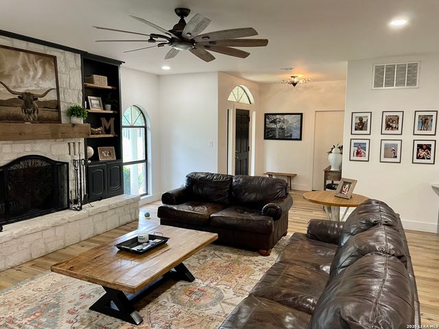5 CHAPARRAL HL, Boerne, TX 78006