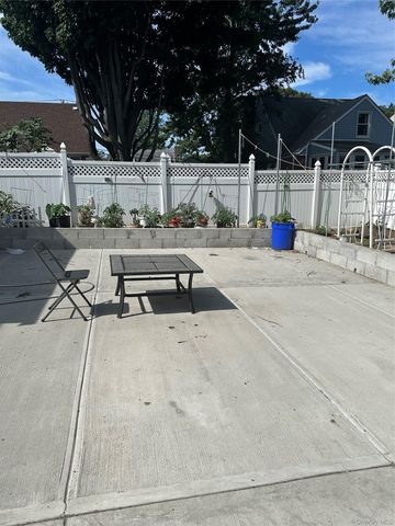 90 Clearstream Avenue, Valley Stream, NY 11580