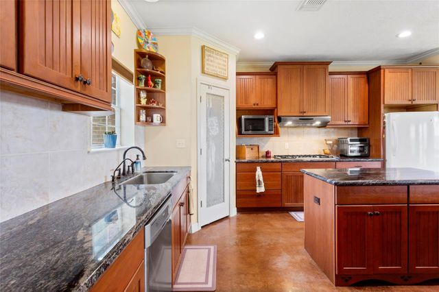 5750 Cedar Hill Road, Brenham, TX 77833