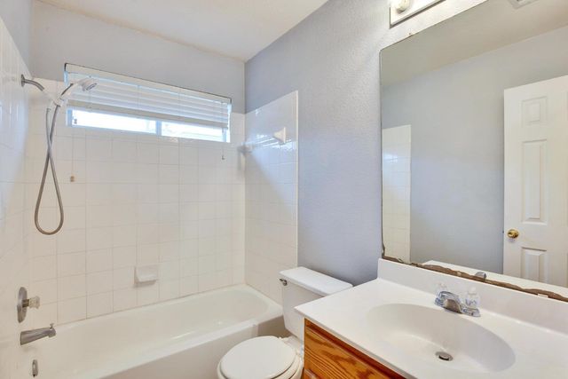 1002 Remington DR, Leander, TX 78641