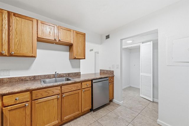 7541 NW 16th Street 1211, Plantation, FL 33313