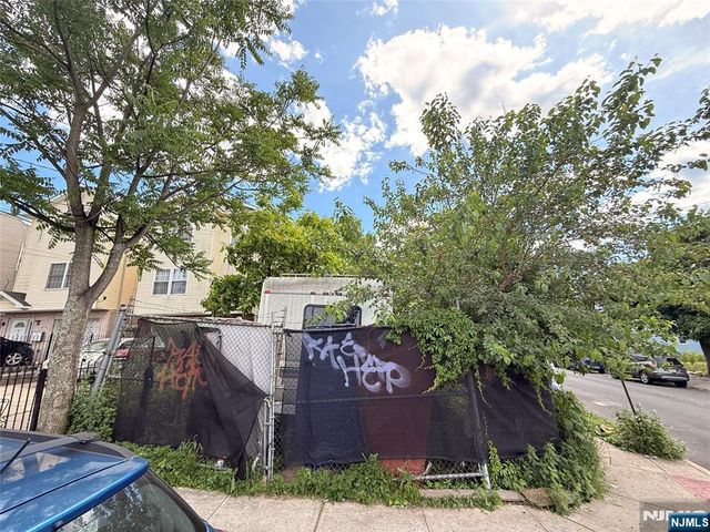 524 Avon Avenue, Irvington, NJ 07111