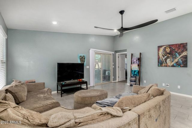 6323 S 34TH Drive, Phoenix, AZ 85041