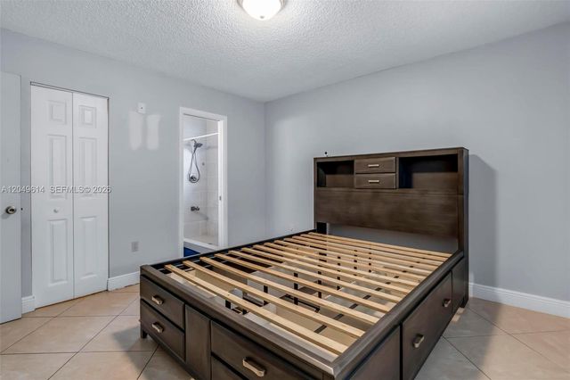 8871 NW 114th Street, Hialeah Gardens, FL 33018