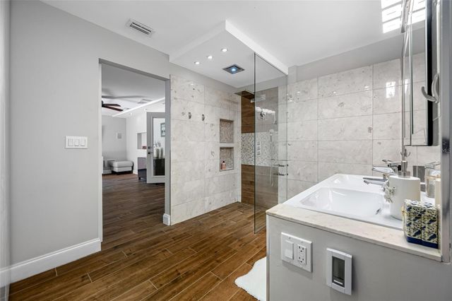 2212 NE COACHMAN ROAD, Clearwater, FL 33765