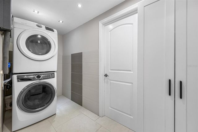 2212 NE COACHMAN ROAD, Clearwater, FL 33765