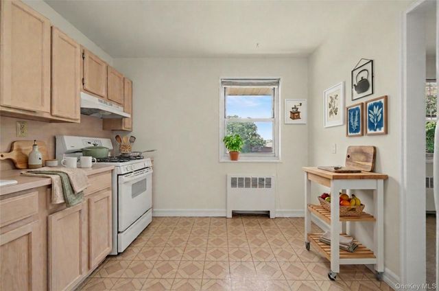 20 Dehaven Drive 2E, Yonkers, NY 10703