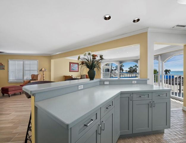 1336 BENJAMIN FRANKLIN DRIVE 2A, Sarasota, FL 34236