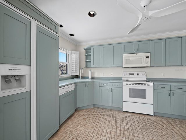 1336 BENJAMIN FRANKLIN DRIVE 2A, Sarasota, FL 34236