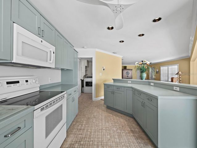 1336 BENJAMIN FRANKLIN DRIVE 2A, Sarasota, FL 34236