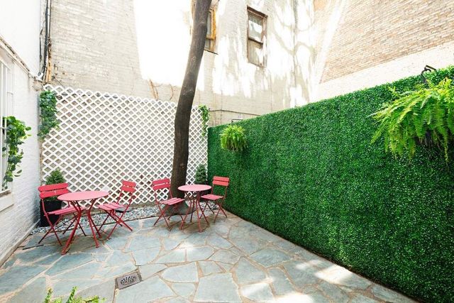 27 E 73rd Street, New York City, NY 10021