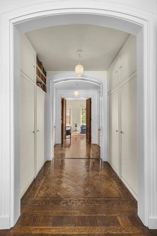 27 E 73rd Street, New York City, NY 10021