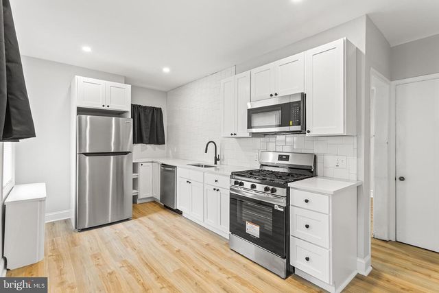 523 COLLINGDALE AVE, Collingdale, PA 19023