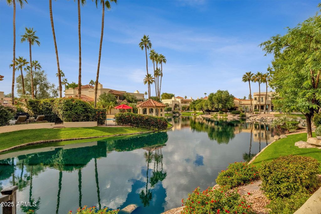 10050 E MOUNTAINVIEW LAKE Drive 32, Scottsdale, AZ 85258