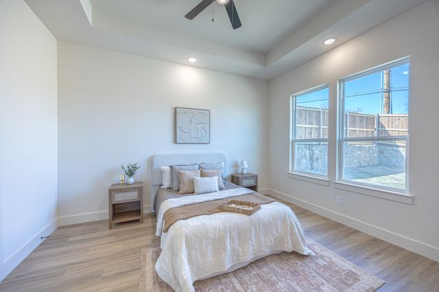 5200 Helmick Avenue, Fort Worth, TX 76107