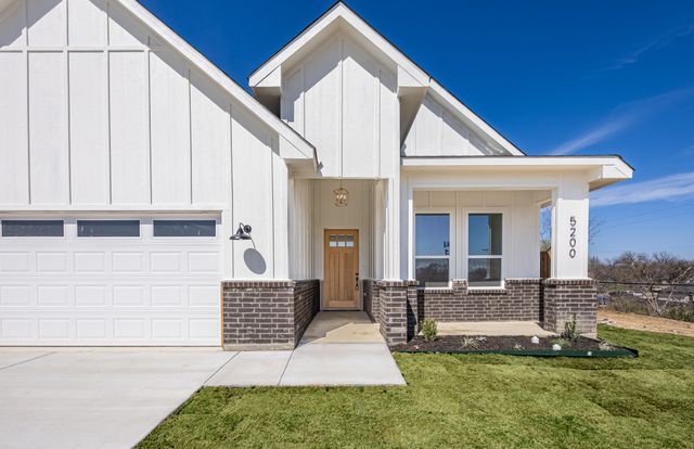 5200 Helmick Avenue, Fort Worth, TX 76107