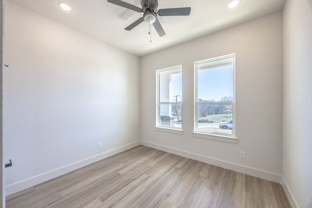 5200 Helmick Avenue, Fort Worth, TX 76107