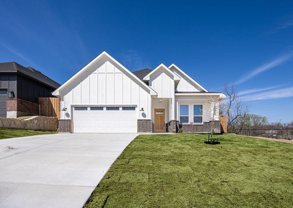 5200 Helmick Avenue, Fort Worth, TX 76107