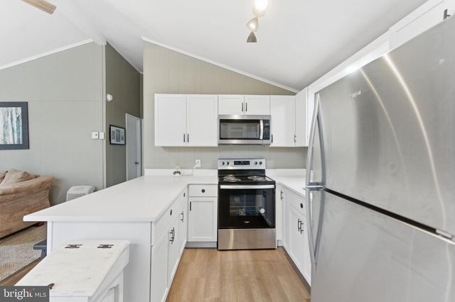 15 ONEIDA TRL, Hedgesville, WV 25427