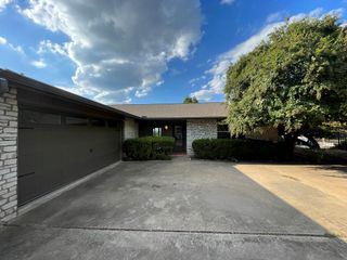 555 S Rim Rock, Kerrville, TX 78028