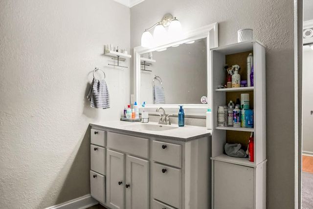 200 W 2nd Street, Garden City, MO 64747