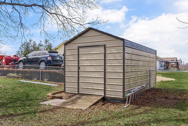 200 W 2nd Street, Garden City, MO 64747