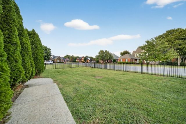 1021 Shoreham St, Murfreesboro, TN 37130