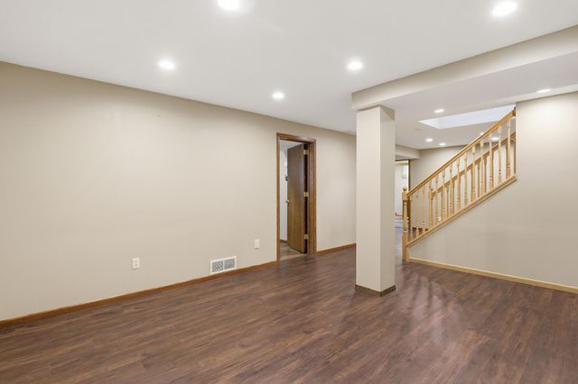 9440 Park Avenue S, Bloomington, MN 55420