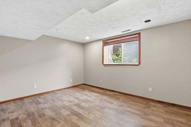 9440 Park Avenue S, Bloomington, MN 55420