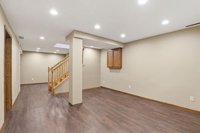 9440 Park Avenue S, Bloomington, MN 55420