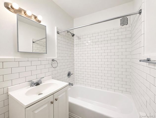 440 Warburton Avenu Avenue 4J, Yonkers, NY 10701