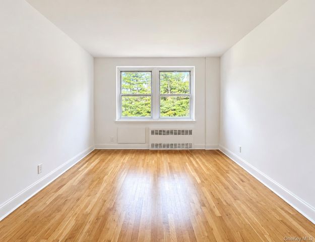 440 Warburton Avenu Avenue 4J, Yonkers, NY 10701