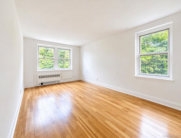 440 Warburton Avenu Avenue 4J, Yonkers, NY 10701