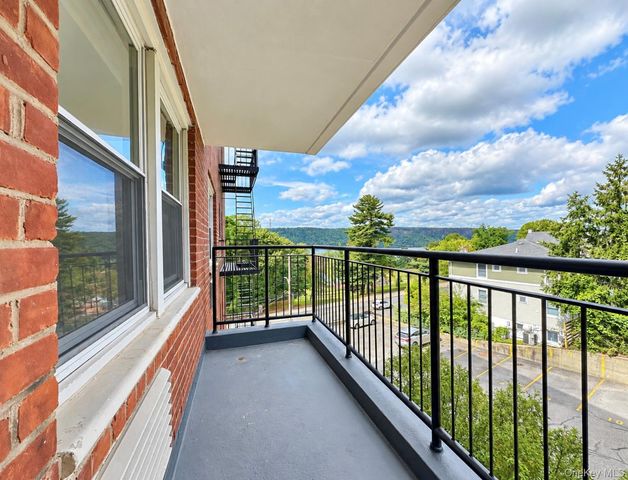 440 Warburton Avenu Avenue 4J, Yonkers, NY 10701