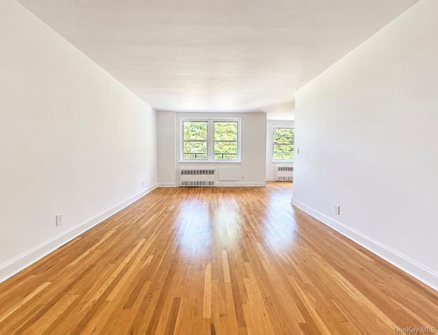 440 Warburton Avenu Avenue 4J, Yonkers, NY 10701