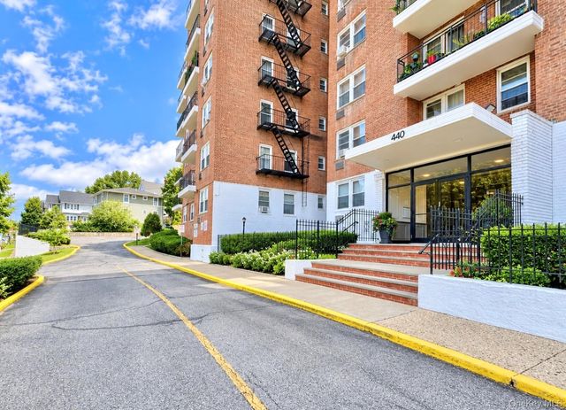 440 Warburton Avenu Avenue 4J, Yonkers, NY 10701