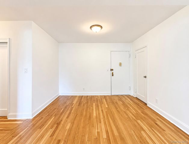 440 Warburton Avenu Avenue 4J, Yonkers, NY 10701