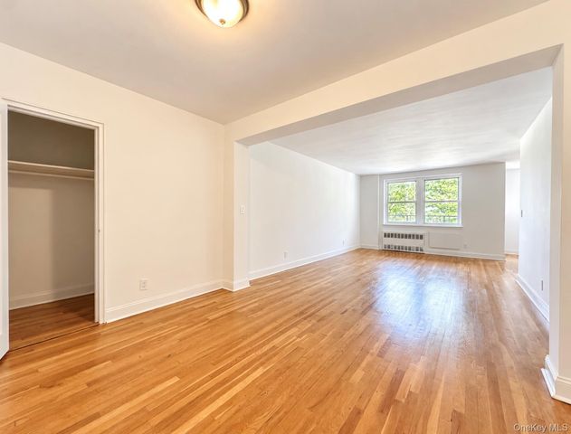 440 Warburton Avenu Avenue 4J, Yonkers, NY 10701