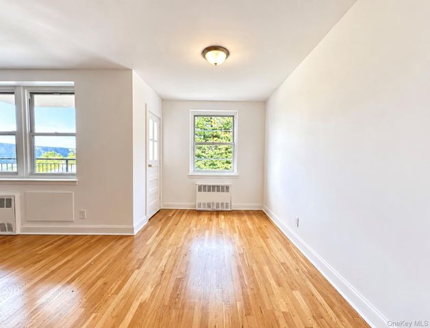 440 Warburton Avenu Avenue 4J, Yonkers, NY 10701
