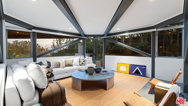 28827 Grayfox Street, Malibu, CA 90265