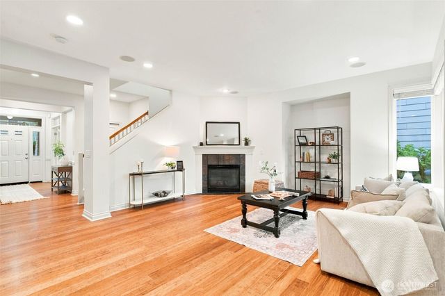 2117 NW Far Country Lane, Issaquah, WA 98027