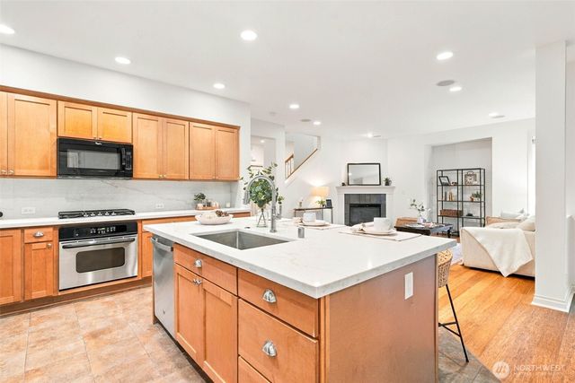 2117 NW Far Country Lane, Issaquah, WA 98027