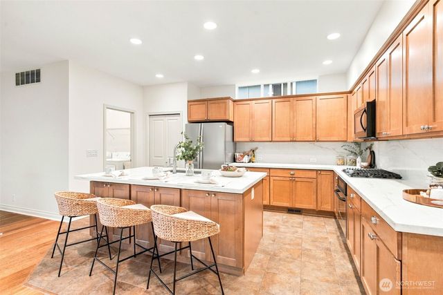 2117 NW Far Country Lane, Issaquah, WA 98027